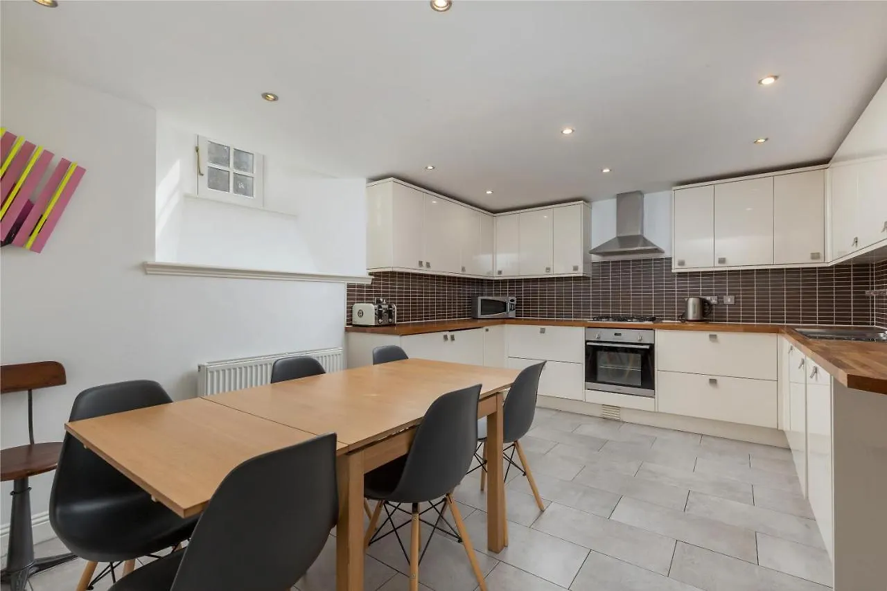 York Place Apartments By Destination Edinburg